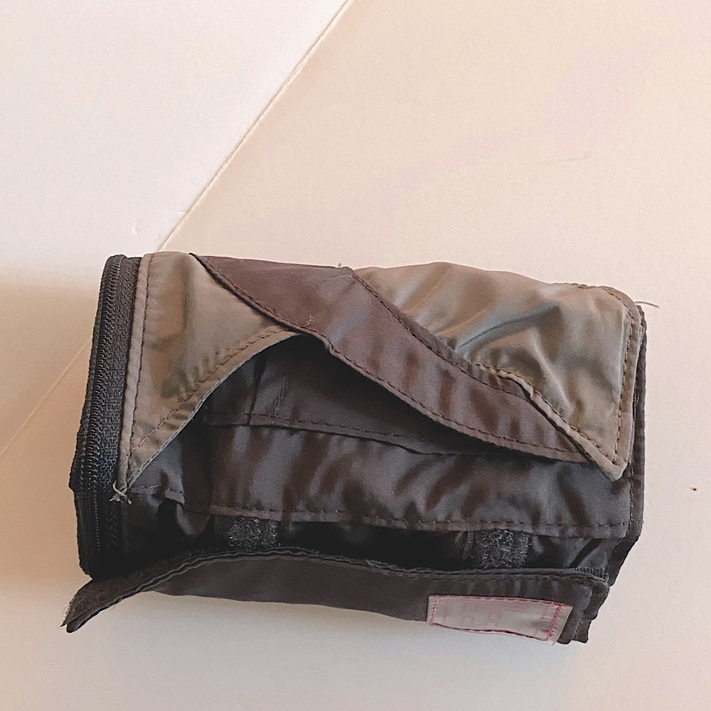 Flight 001 NWOT Athletic & traveler wrist wallet